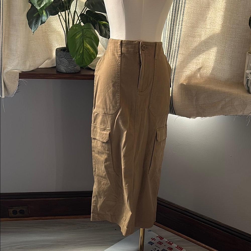 Chic Tan Midi Cargo Skirt